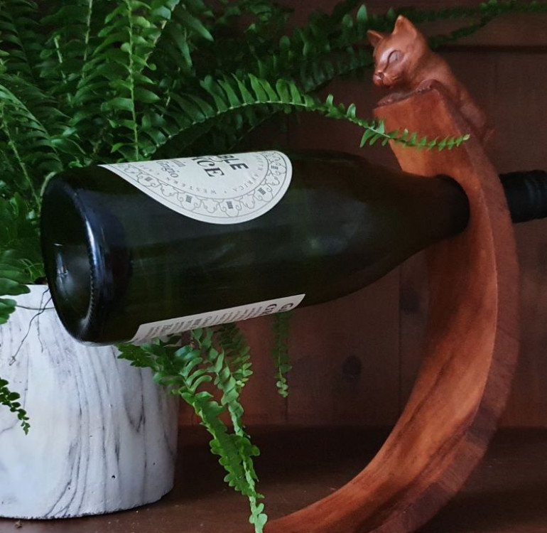 wooden hand carved curved balancing wine bottle holder cat design