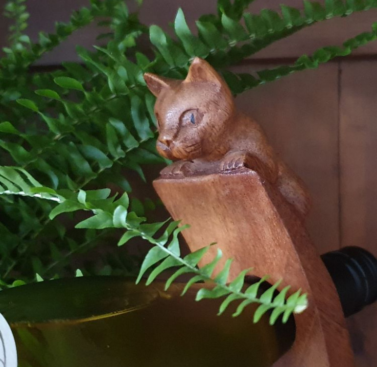 wooden hand carved curved balancing wine bottle holder cat design