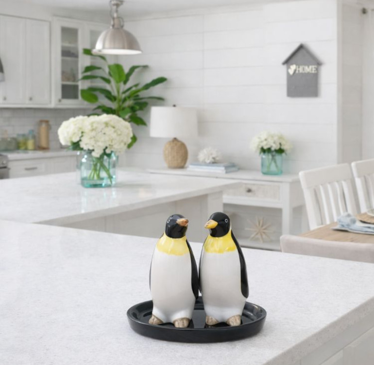 Ceramic salt and pepper shakers in a penguin design on a base