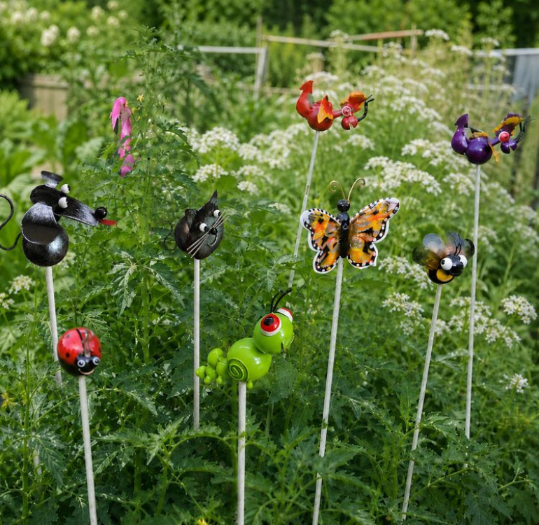 various metal cane toppers.