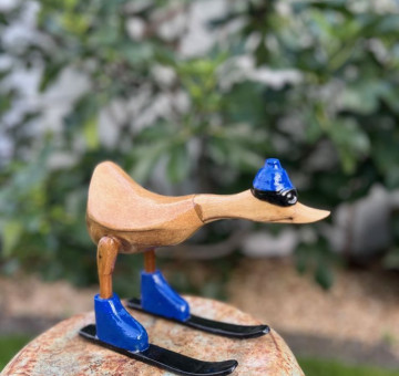 Handmade Skiing Bamboo Duck – Blue hat and boots Hit the slopes in style — or at least your shelf! Or perfect for a Waterskier friend. This charming handcrafted and hand-painted novelty duck is ready for winter fun, complete with goggles, skis, and a hat. Lovingly carved from sustainable bamboo and hand-finished by skilled artisans, each duck has its own personality and playful charm. Whether you're a winter sports fan, watersports or just love unique décor, this duck is sure to bring a smile. Handmade from natural bamboo Hand-painted with goggles & hat Freestanding with attached skis A perfect gift or quirky decoration Each piece is one of a kind Bring a bit of alpine joy into your home — no snow required! Handmade in Indonesia from Bamboo. The Duck is approximately 24cm in length, differs due to head position. Each duck is handcarved and hand painted so may differ slightly from image shown.