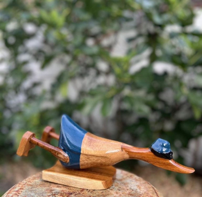 Handmade Skiing Bamboo Duck – Blue hat and boots Hit the slopes in style — or at least your shelf! Or perfect for a Waterskier friend. This charming handcrafted and hand-painted novelty duck is ready for winter fun, complete with goggles, skis, and a hat. Lovingly carved from sustainable bamboo and hand-finished by skilled artisans, each duck has its own personality and playful charm. Whether you're a winter sports fan, watersports or just love unique décor, this duck is sure to bring a smile. Handmade from natural bamboo Hand-painted with goggles & hat Freestanding with attached skis A perfect gift or quirky decoration Each piece is one of a kind Bring a bit of alpine joy into your home — no snow required! Handmade in Indonesia from Bamboo. The Duck is approximately 24cm in length, differs due to head position. Each duck is handcarved and hand painted so may differ slightly from image shown.