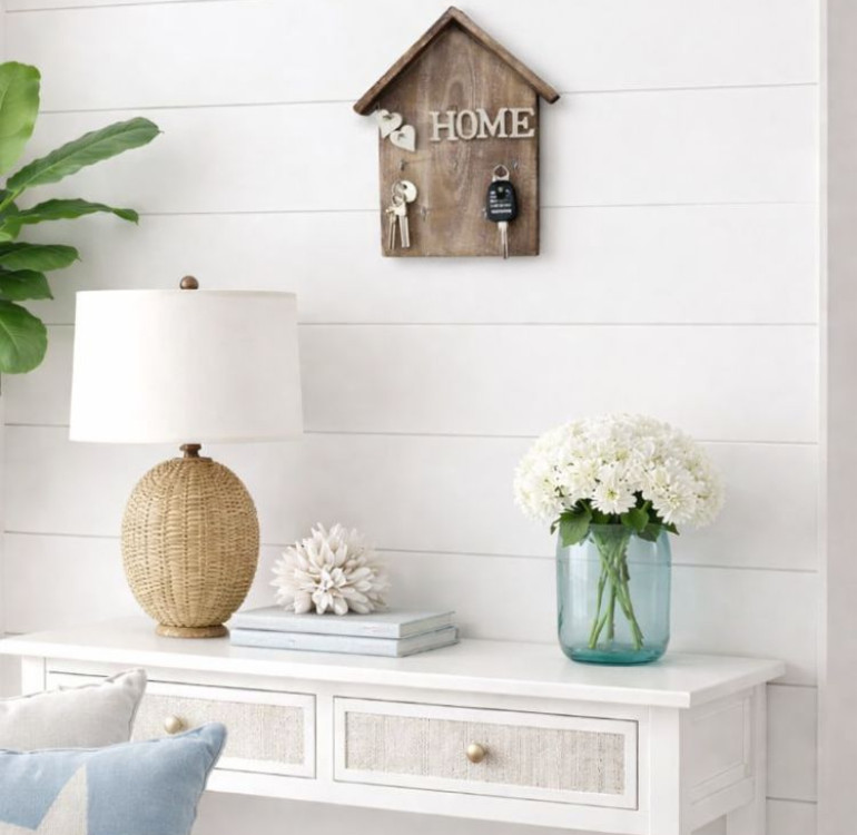 Key holder, hanging wooden